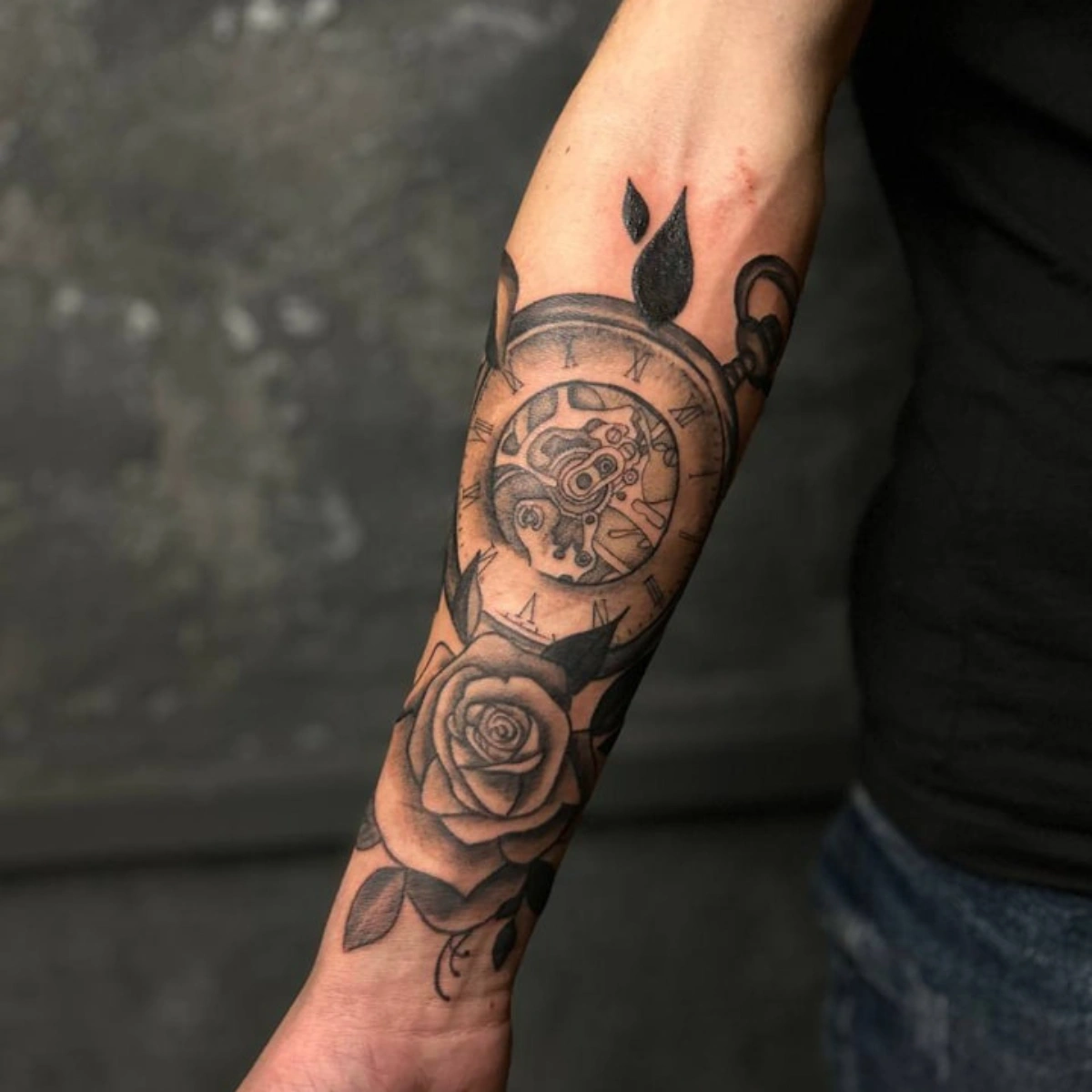 Tatuaż black & grey wykonany w Tattoo Hut Grójec - artystyczna praca