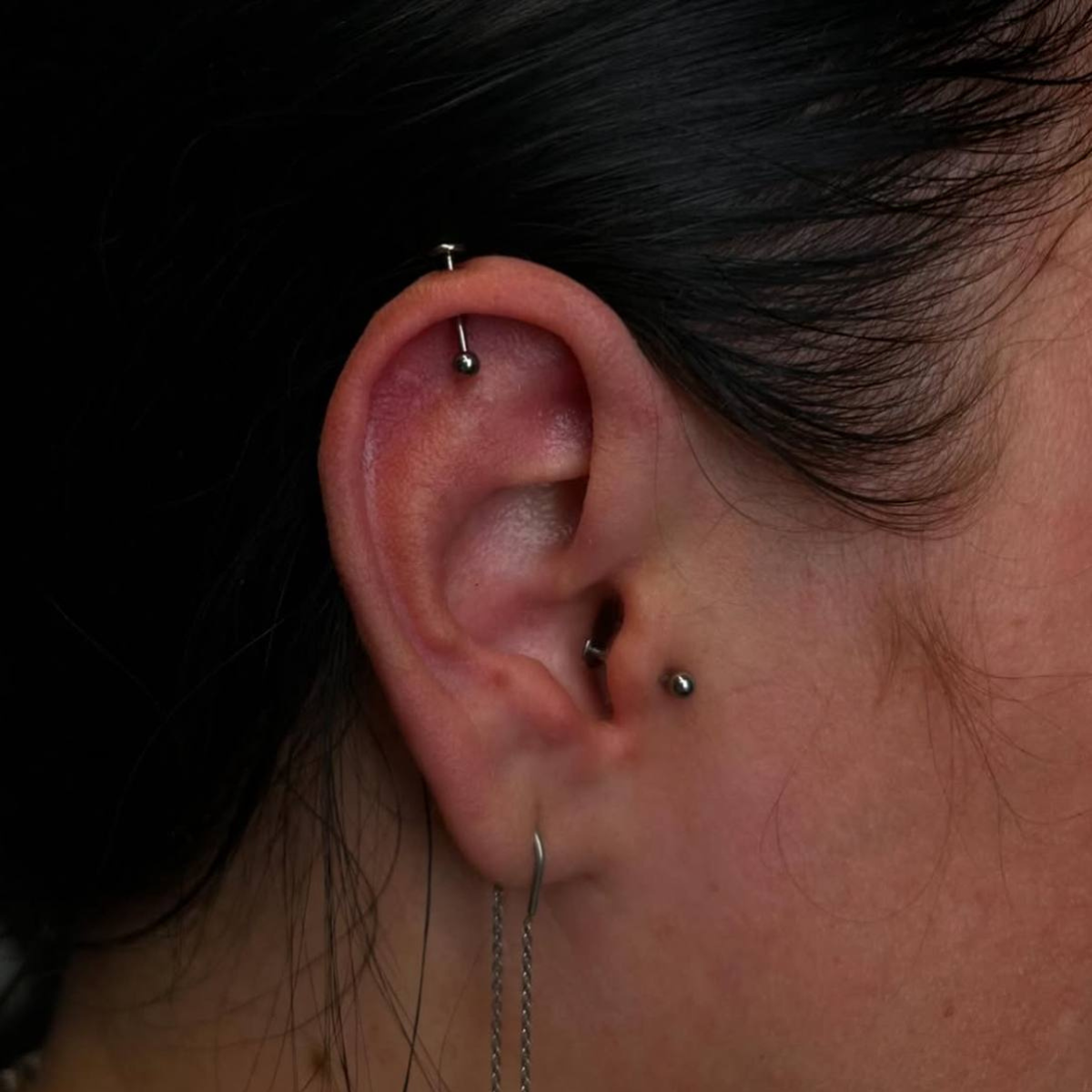 Piercing ucha - praca wykonana w Tattoo Hut Grójec