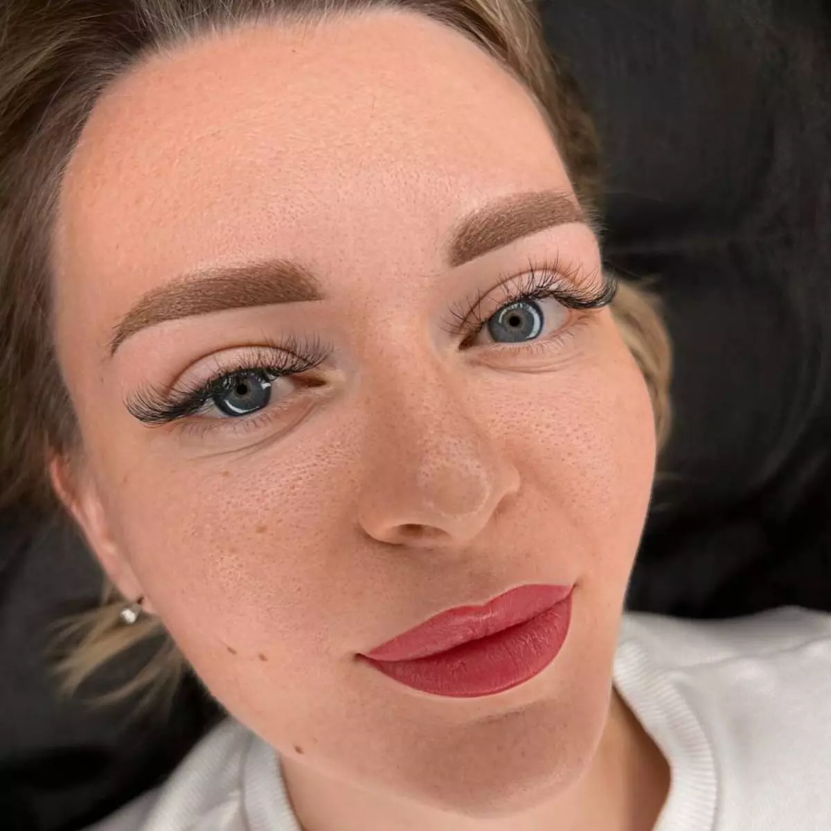PMU brwi - naturalny efekt makijażu permanentnego